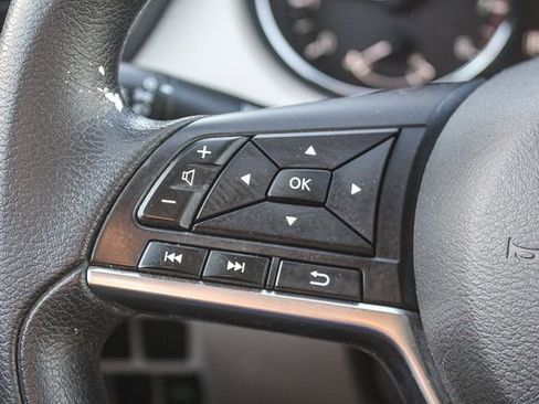 Used 2018 Nissan Rogue Sport SV image 32