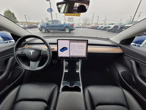 Used 2018 Tesla Model 3 Long Range image 16