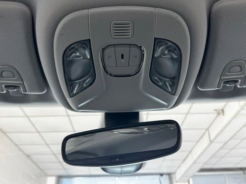 Used 2018 Jeep Compass Latitude w/ Popular Equipment Group FWD image 18
