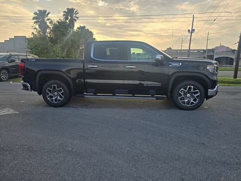 New 2026 GMC Sierra 1500 SLT AWD/4WD image 4