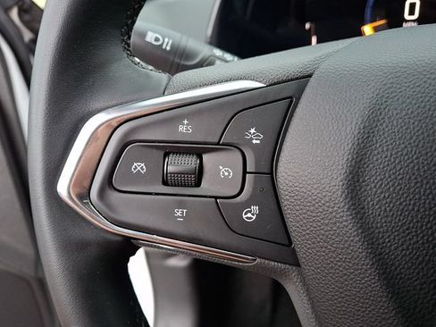 Used 2024 Chevrolet Trax ACTIV w/ Sunroof Package FWD image 33