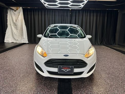 Used 2017 Ford Fiesta SE image 2