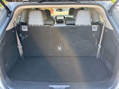 Used 2025 Toyota Highlander Limited AWD/4WD image 21