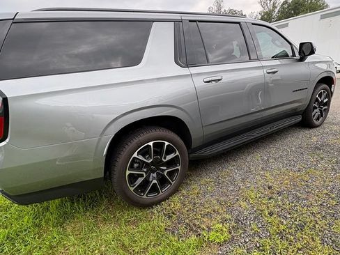 Used 2024 Chevrolet Suburban RST w/ Luxury Package AWD/4WD image 6
