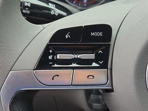 Used 2023 Hyundai Elantra SEL FWD image 22