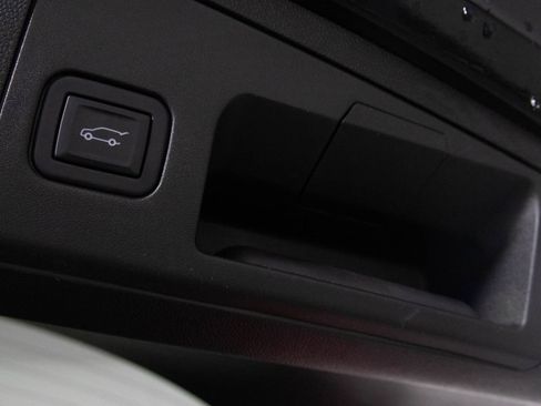 Used 2023 Cadillac XT4 Luxury w/ Cold Weather Package image 38