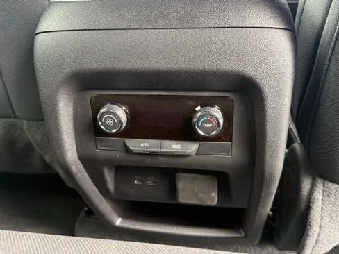 Used 2025 Chevrolet Traverse LT w/ Sun and Wheel Package image 14