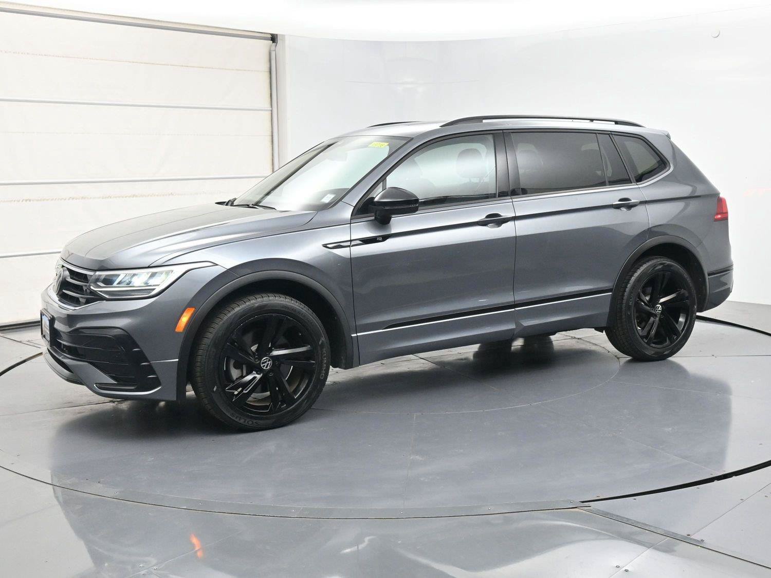 Certified 2023 Volkswagen Tiguan SE R-Line AWD/4WD image 22