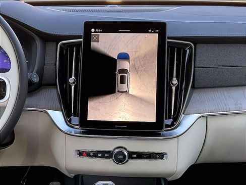 New 2026 Volvo XC90 T8 Ultra w/ Protection Package Premier image 9