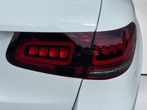 Used 2022 Mercedes-Benz GLC 300 w/ Premium Package Lite image 25