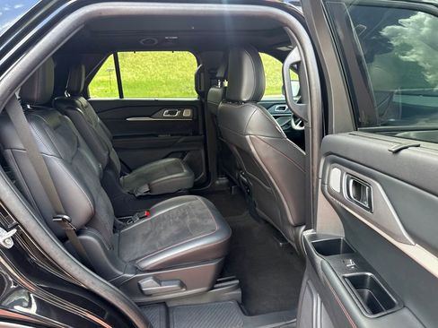 Used 2025 Ford Explorer ST AWD/4WD image 24