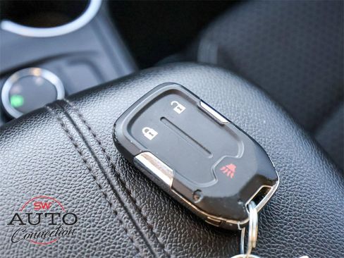 Used 2024 GMC Terrain SLE image 30