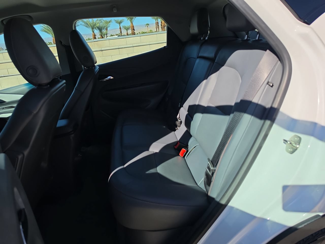 Used 2019 Chevrolet Bolt Premier w/ Infotainment Package FWD image 24