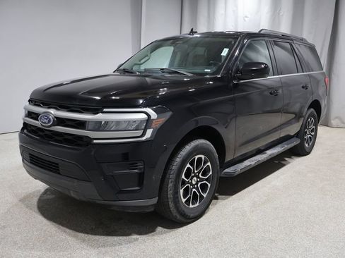 Used 2024 Ford Expedition XLT image 5