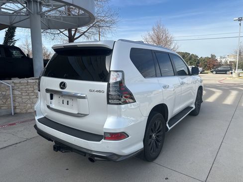Used 2023 Lexus GX 460 Premium w/ Accessory Package image 4