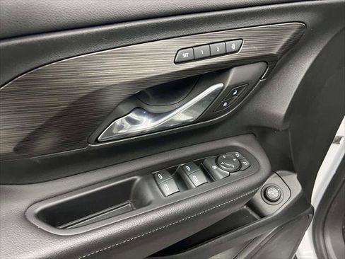 Certified 2023 GMC Terrain SLT image 17