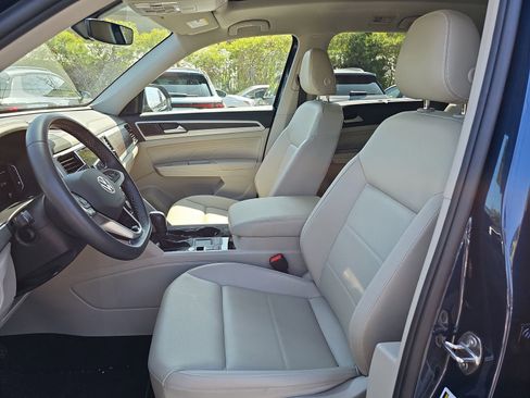 Certified 2023 Volkswagen Atlas SE w/ Panoramic Sunroof Package FWD image 16