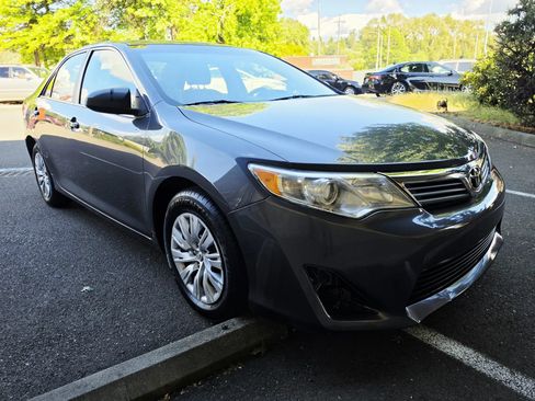 Used 2012 Toyota Camry FWD image 7