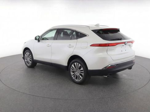 Used 2024 Toyota Venza XLE AWD/4WD image 3