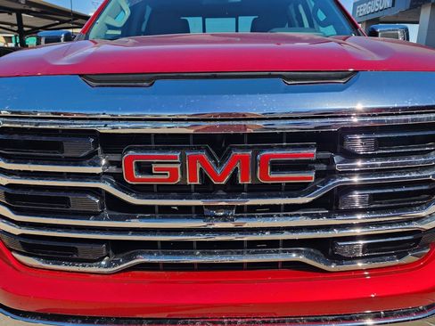 New 2026 GMC Sierra 1500 SLT image 10