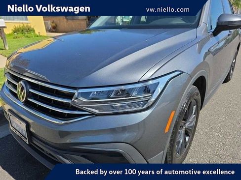 Used 2024 Volkswagen Tiguan SE image 1