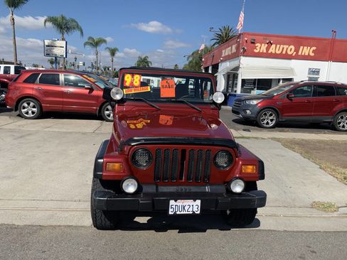 Used 1998 Jeep Wrangler SE image 2