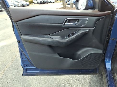 Used 2021 Nissan Rogue SV w/ Premium Package image 9