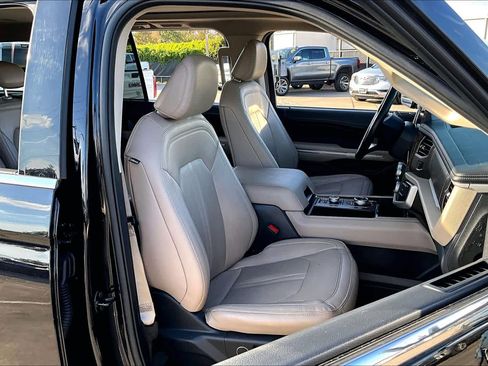 Used 2024 Ford Expedition Max Limited image 9