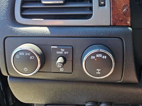 Used 2013 GMC Yukon XL SLT w/ SLT-2 Equipment Package image 17