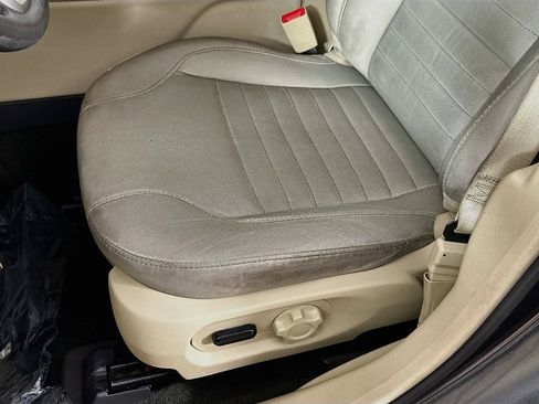 Used 2015 Ford Taurus SE FWD image 24