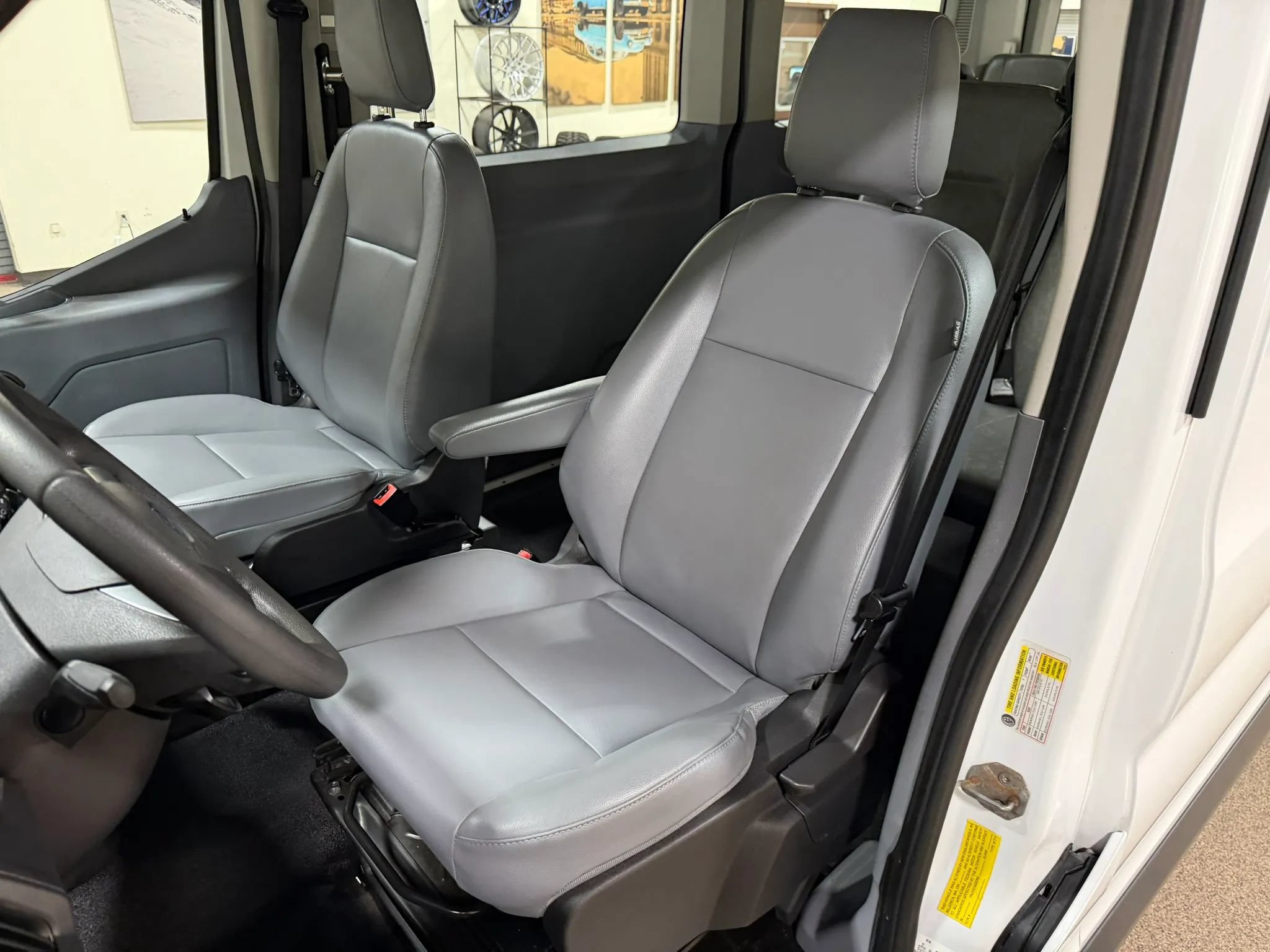 Used 2015 Ford Transit 150 XL RWD image 41