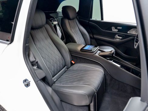 Used 2024 Mercedes-Benz Maybach GLS 600 4MATIC image 30