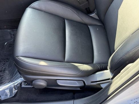 Used 2024 MAZDA MAZDA3 s image 21