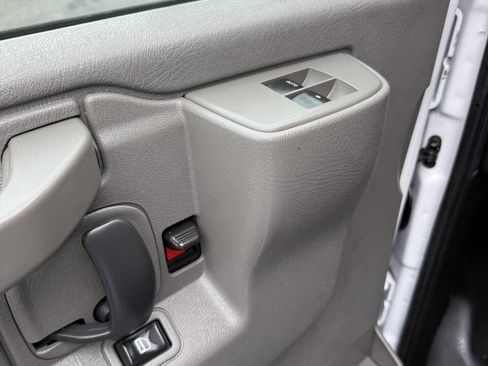 Used 2017 GMC Savana 2500 image 15