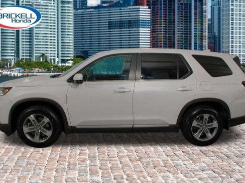 Used 2025 Honda Pilot EX-L image 7