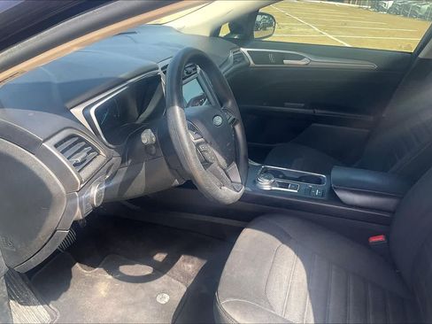 Used 2020 Ford Fusion SE FWD image 2