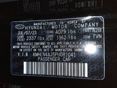Used 2023 Hyundai Elantra Limited w/ Preferred Accessory Package FWD image 33