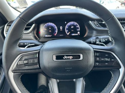 Used 2023 Jeep Grand Cherokee L Laredo image 5