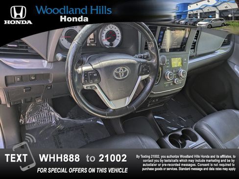 Used 2017 Toyota Sienna SE Premium FWD image 9