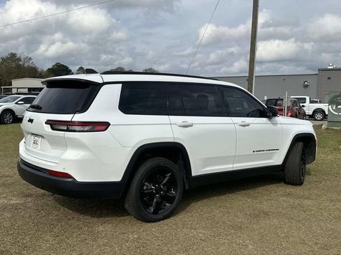 Used 2023 Jeep Grand Cherokee L Laredo image 9