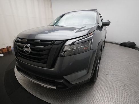 Certified 2025 Nissan Pathfinder SL w/ Black Appearance Package AWD/4WD image 12
