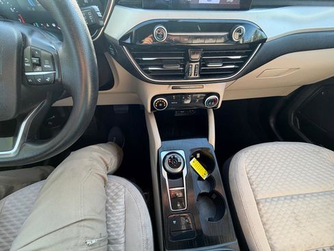 Used 2021 Ford Escape SE image 23