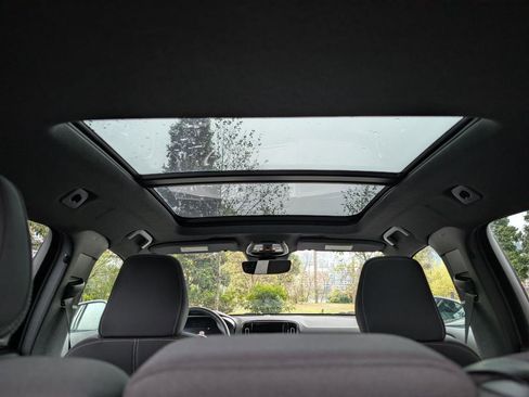 Used 2025 Volvo XC40 B5 Core image 14