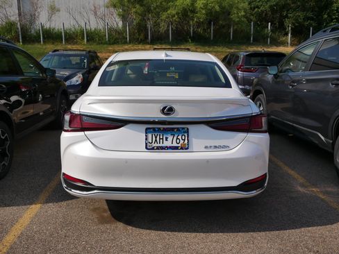 Used 2019 Lexus ES 300h FWD image 4