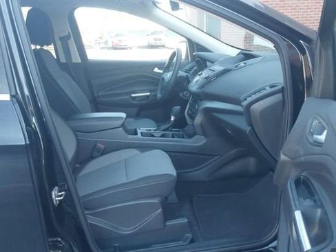 Used 2017 Ford Escape SE image 4