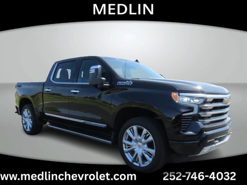 Used 2025 Chevrolet Silverado 1500 High Country w/ High Country Premium Package AWD/4WD image 2