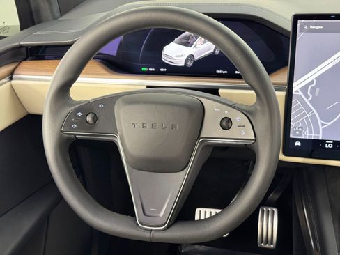 Used 2023 Tesla Model X image 18