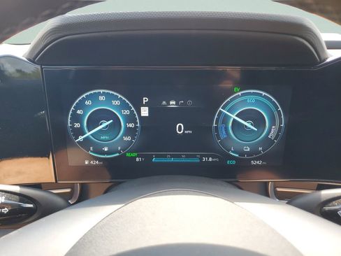 Used 2025 Hyundai Elantra Limited FWD image 23
