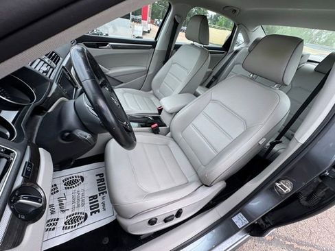 Used 2017 Volkswagen Passat 1.8T SE FWD image 9