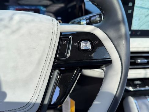 New 2026 Lincoln Aviator AWD w/ Jet Appearance Package image 17